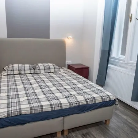 Makram * Budapest